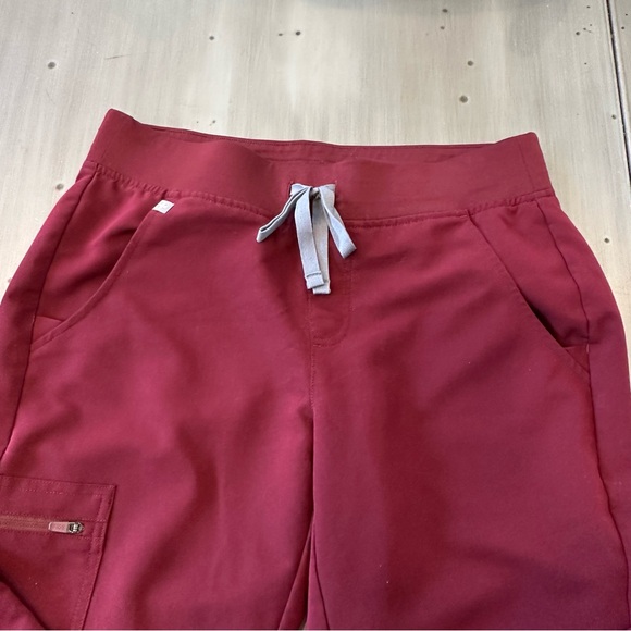 Figs Burgundy Zamora Jogger Scrub Pants Women’s Size Small Petite - Picture 3 of 5